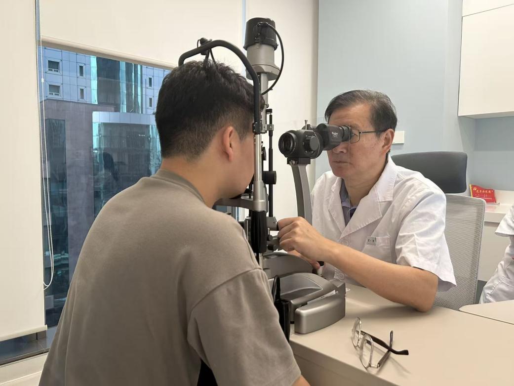 爱尔眼科李拓：用人文温度点亮每一分光明希望