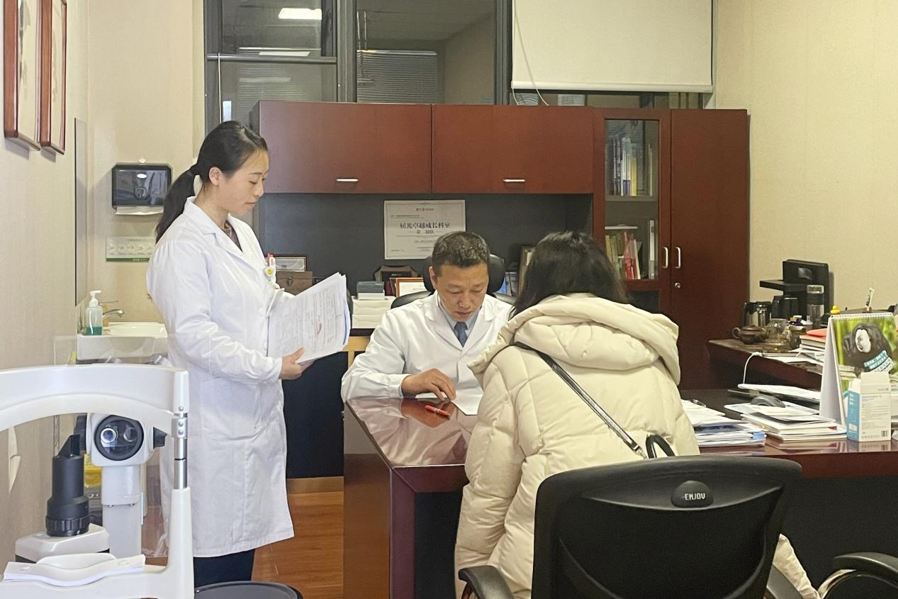 黄加兵：将光明承诺刻进三十年岁月，用匠心雕琢每一份视觉期盼