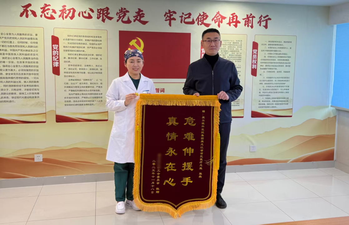 羽毛球场上演“生死时速”，医生跪地急救抢回生命