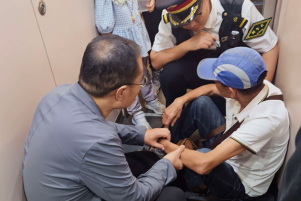 广播未响 人已到场——人民军医高铁上的生死时速