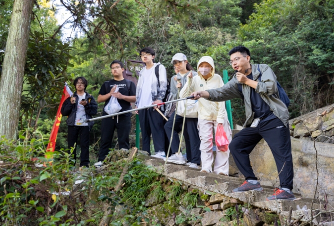 药植野外探秘，育才实践同行 ---记温州医科大学中医药学院特色野外采集课程