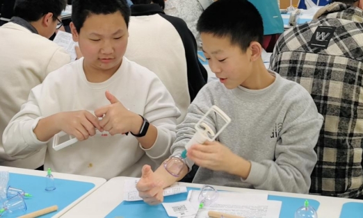 手测热图，脑连古今：这堂课让文化自信与科学精神同频生长